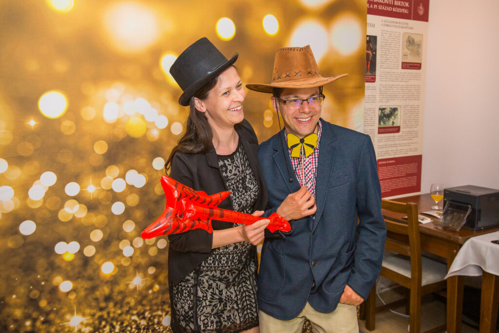 Szelfigép bérlés Vordenphoto - kellékek